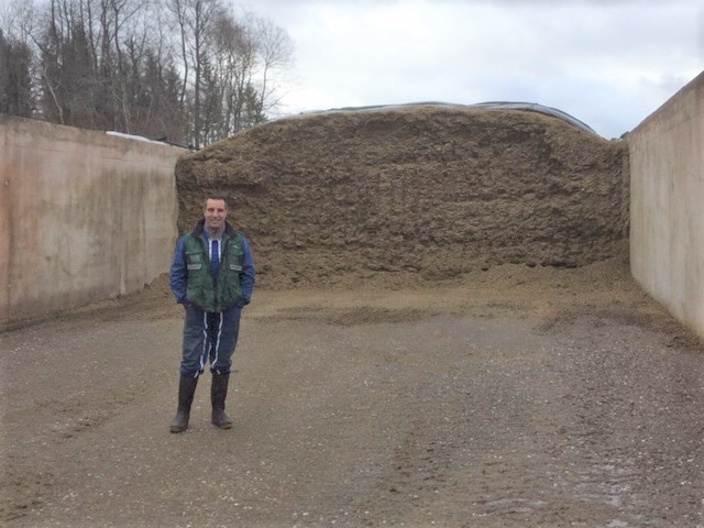 JOSERA, Alexandre baraban devant silo, Gaec du Trusey